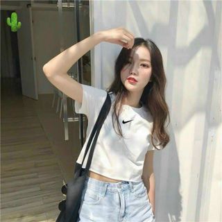 ÁO THUN NỮ CROPTOP CỔ TRÒN TAY NGẮN LƯỠI LIỀM - AUSA HOUSE