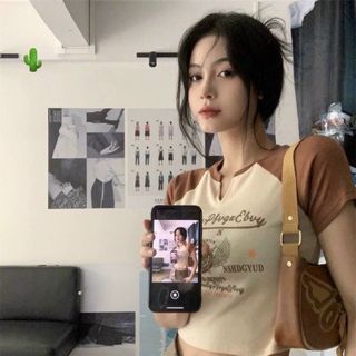 ÁO THUN NỮ CROPTOP CỔ TRÒN TAY NGẮN PHỐI XẺ CỔ IN ĐÔI CÁNH KN - AUSA HOUSE
