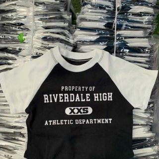ÁO THUN NỮ CROPTOP CỔ TRÒN TAY NGẮN RIVERDALES HIGH - AUSA HOUSE