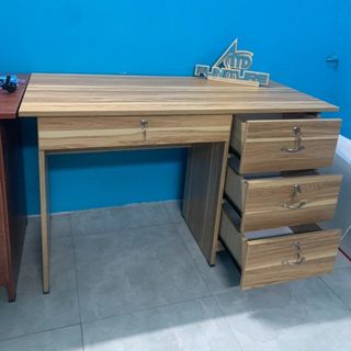 Bàn làm việc văn phòng,1m 1m2 1m4 có 4 hộc tủ ngăn kéo có chìa khóa,Bàn làm việc gỗ min cao cấp giá xưởng