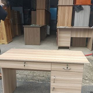 Bàn làm việc văn phòng,1m 1m2 1m4 có 4 hộc tủ ngăn kéo có chìa khóa,Bàn làm việc gỗ min cao cấp giá xưởng