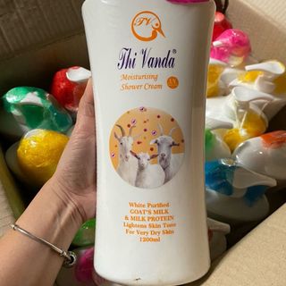 Sữa Tắm Thi Vanda Kèm Bông Tắm 1200ml (Thùng 20 Chai)