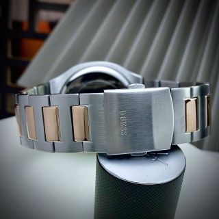 GUESESS MEN MULTI-FUNCTION