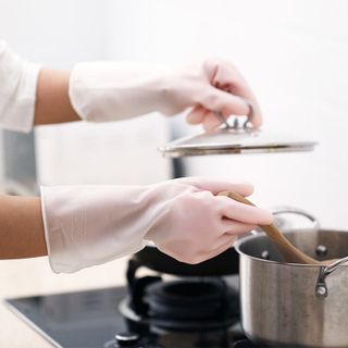 Đôi bao tay cao su rửa chén, găng tay cao su rửa bát cực kỳ bền bĩ, dẻo dai, chắc chắn (MÀU NGẪU NHIÊN) - Huy Tưởng