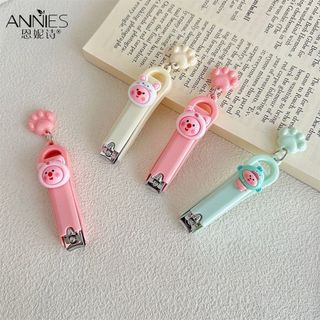 Bấm móng tay, móng chân mẫu thú