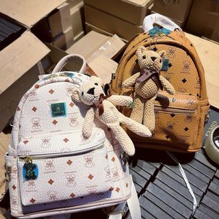 Túi xách quảng châu Balo Gấu Kèm Charm - 09B5461 (Chuyên sỉ túi xách sll, balo, ví, thắt lưng, túi Laptop)