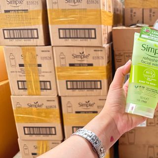 Sữa rửa mặt Simple