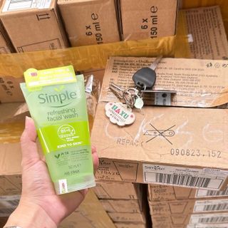 Sữa rửa mặt Simple