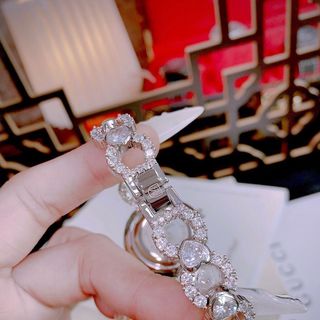 ROYLAA CROWNN