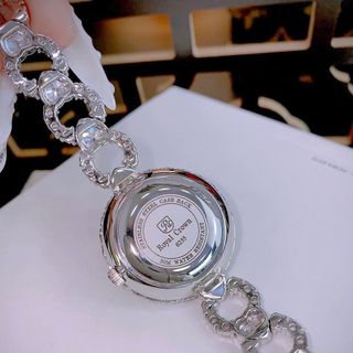 ROYLAA CROWNN