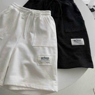 Quần đùi lửng unisex
Chất thun nỉ mịn, logo thêu mạc urban