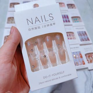 HỘP 24 MÓNG ĐÁ KÈM KEO DÁN MÓNG mỗi lố được mix sẵn rồi ạ