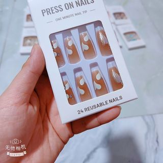 HỘP 24 MÓNG ĐÁ KÈM KEO DÁN MÓNG mỗi lố được mix sẵn rồi ạ