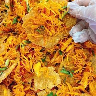CƠM CHÁY LẮC KHÔ GÀ MẶN MẶN, CAY CAY SIÊU NGON 500G - WINNIE HOUSE
