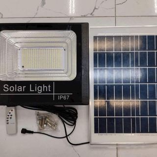 Đèn năng lượng mặt trời pha 300W Nhựa ABS cao cấp + kính cường lực