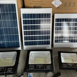 Đèn năng lượng mặt trời pha 200W Nhựa ABS cao cấp + kính cường lực