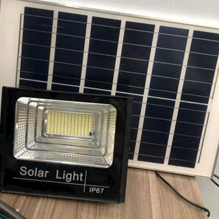 Đèn năng lượng mặt trời pha 200W Nhựa ABS cao cấp + kính cường lực
