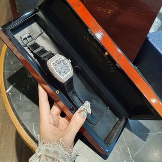 ĐỒNG HỒ NỮ CAO CẤP FRAN.K MU.LLER MẶT XOÀN 1