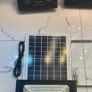 Đèn pha năng lượng mặt trời 300w vỏ nhôm