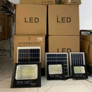 Đèn pha năng lượng mặt trời 300w vỏ nhôm