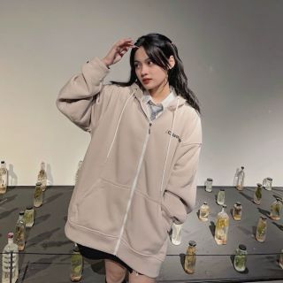 Áo khoác nỉ dây kéo in chữ , kiểu tay phồng nách phộng, logo sau nón chữ thêu 2 lớp lót nỉ cùng màu . Giá sỉ - giá bán buôn