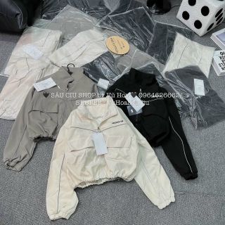 Áo khoác croptop dù chạy viền chữ thêu có túi 2 bên ngực dây kéo phao