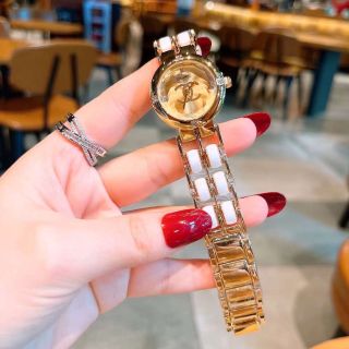 Đồng hồ chanelss lắc dmi