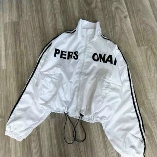Áo khoác dù cánh dơi lửng, logo in chữ PERSONI, dây rút chạy viền 2 bên tay giá sỉ - giá bán buôn