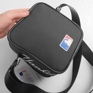 TÚI ĐEO CHÉO VUÔNG MINI M L BE NEW YORK LOGO METAL.CHỐNG NƯỚC, NHIỀU NGĂN. THUẬN TIỆN