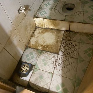 Tẩy sạch sàn gạch và đồ men sứ S90 drc