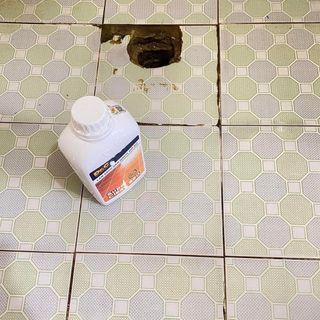 Tẩy sạch sàn gạch và đồ men sứ S90 drc