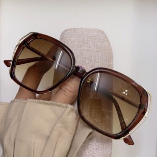 Kính mát model phom vuong gọng chắc chắn dễ đeo 8534