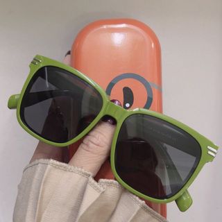 Kính mát phom vuông gọng dẻo tròng uv400 chống bể chống gãy bao veệ an toàn cho bé khi đeo kính