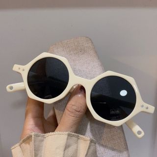 mắt kính,kính mắt đẹp,mắt kính model,mắt kính phom lục giác