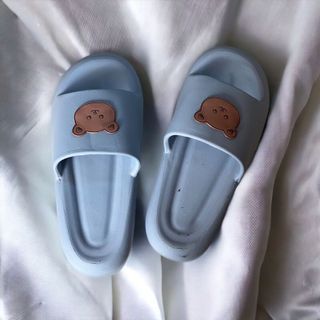 Dép quai ngang gắn stick gấu cute dễ thuong