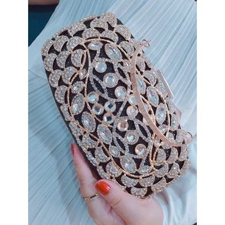 Bóp Đầm Hình Thoi Có Gắn Hoa Văn
