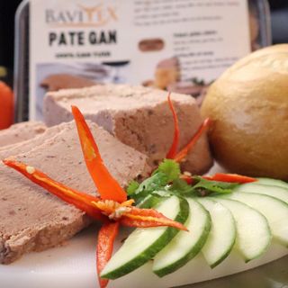 Nguyên liệu nhân bánh mì...chả cá, xíu mại, gà xé, bơ, pate