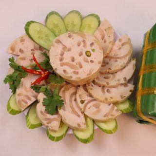 Chả lụa, chả da ớt xiêm xanh, pate nguội...