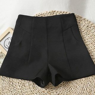 QUẦN SHORT TUYẾT MƯA TRƠN - LÊ PHƯƠNG BOUTIQUE