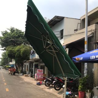 Dù lệch tâm vuông 3m, có thể bẻ nghiêng tán dù lên theo hướng nắng 180 độ, đã bao gồm đế bê tông 120kg
