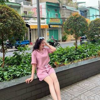 Đồ bộ nữ mặc nhà hay đi chơi đều đẹp, chất tổ ông kiểu áo croptop cổ trụ tim, có dây khoen nút, quần lưng thun đều chỉnh kích cở tuỳ thích. Giá sỉ - giá bán buôn
