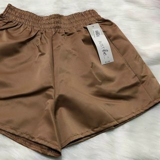 QUẦN SHORT VẢI BÓNG - LÊ PHƯƠNG BOUTIQUE