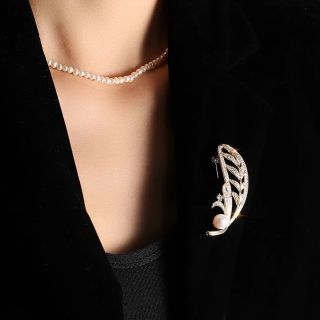 Trâm Cài Áo Hình Lông Vũ Đính Ngọc Trai Chống Chói Phong Cách Mới Cho Nam nữ