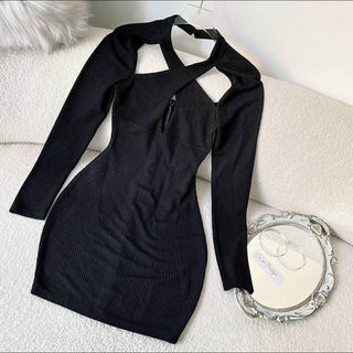 ĐẦM BODY KHOÉT NGỰC DẠNG HOA - LÊ PHƯƠNG BOUTIQUE
