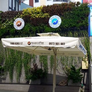Dù lệch tâm vuông 2m5, khung sắt hộp dày, đã bao gồm chân đế bê tông đá mài