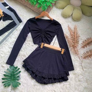 SET ÁO CROPTOP TAY DÀI KÈM CHÂN VÁY XÒE - LÊ PHƯƠNG BOUTIQUE