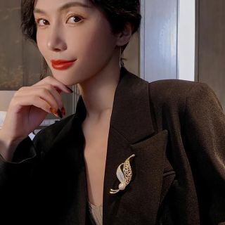Trâm Cài Áo Hình Lá Đính Đá Zircon & Ngọc Trai Bằng Hợp Kim Cao Cấp