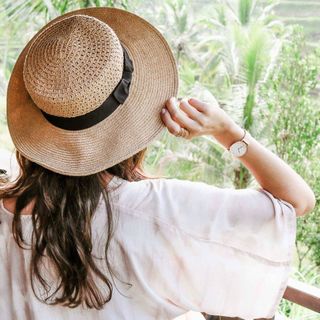 ĐỒNG HỒ NAM NỮ CAO CẤP D.W MẶT TRÒN LƯỚI SOCOLA 2