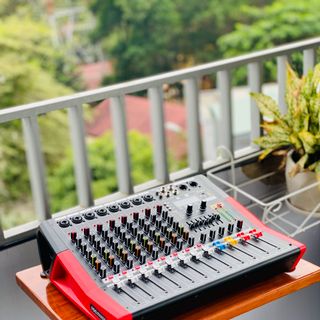 Mixer MTMAX F88Pro Đẩy Liền Vang Liền Mixer Công Suất 8 Cổng Micro Chỉnh Equalizer 99 Hiệu Ứng DSP