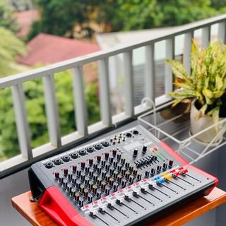 Mixer MTMAX F88Pro Đẩy Liền Vang Liền Mixer Công Suất 8 Cổng Micro Chỉnh Equalizer 99 Hiệu Ứng DSP